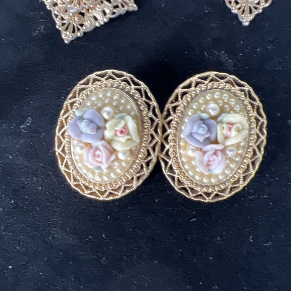 Vntg Clip On Earrings 4 Pair 1 Brooch Gold Silver Tone Dauplaise Sarah Coventry - Picture 4 of 16